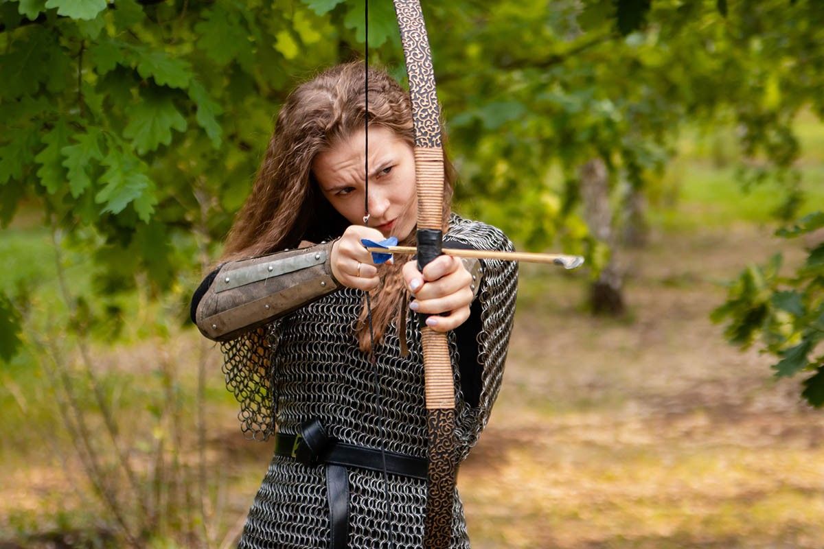 девушка с луком