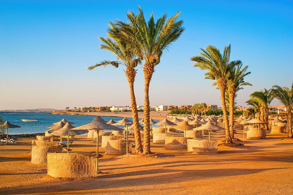 куда съездить в апреле в россии