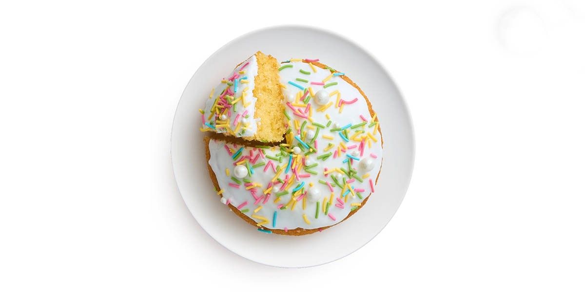 Верхушки от кулича появились в российских магазинах: за сколько продают десерт с посыпкой