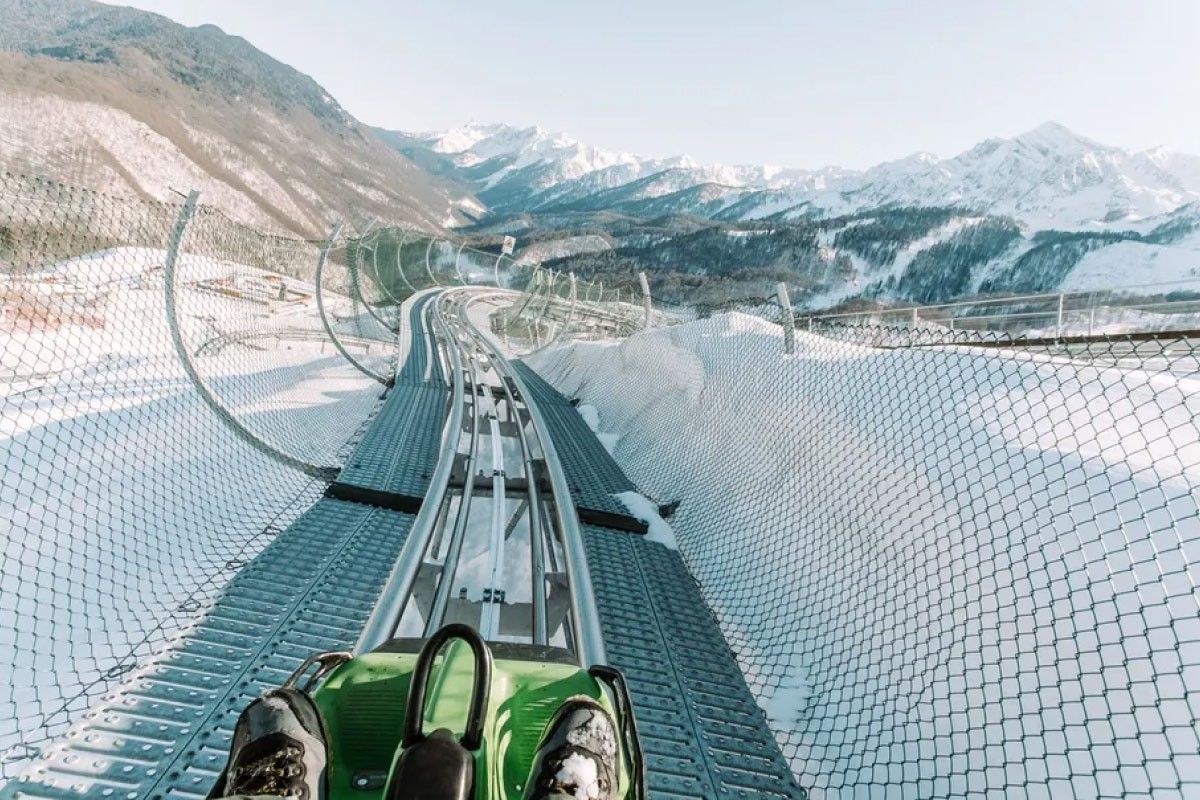 Красная поляна весной