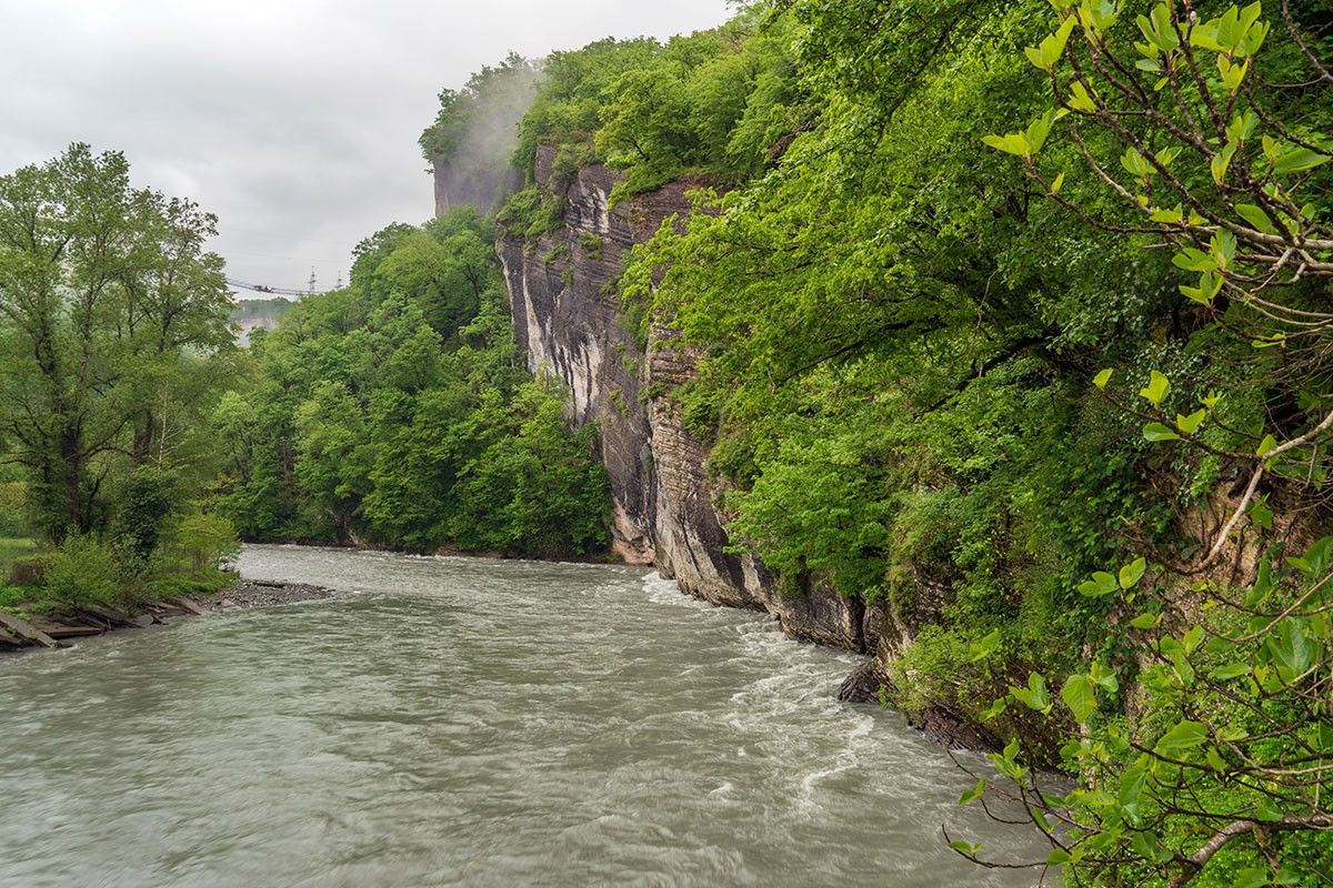 красная поляна весной