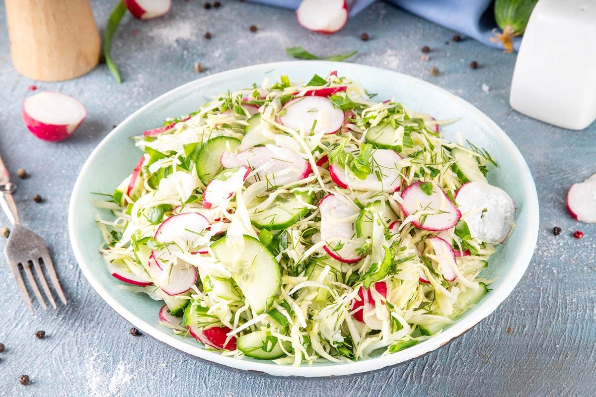 салат из редиски с капустой