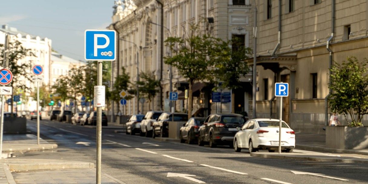 Перекрытия дорог в Москве и бесплатная парковка: как изменится движение в День России