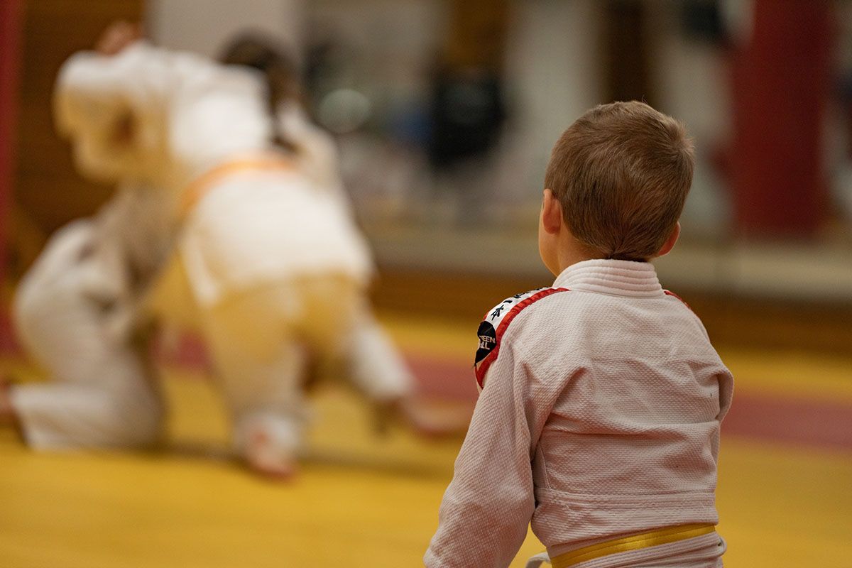мальчик ребенок обучение рукопашный бой