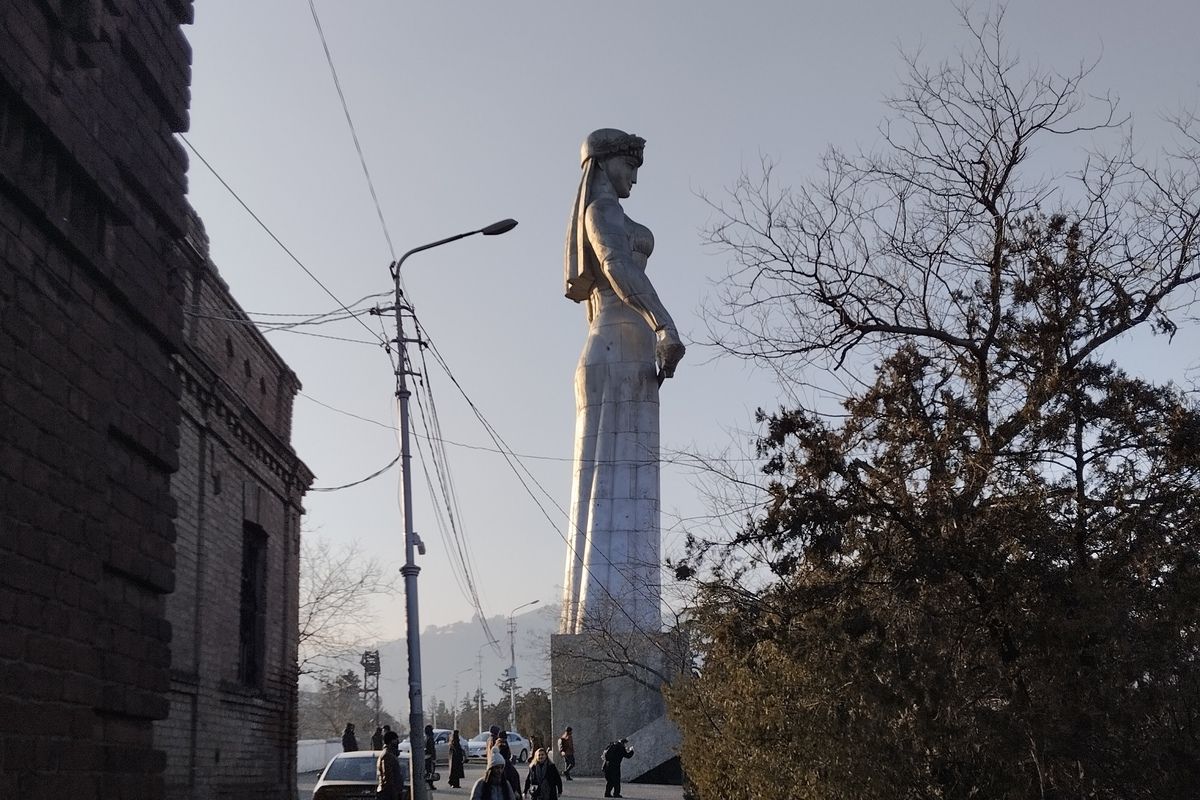 мать грузия памятник