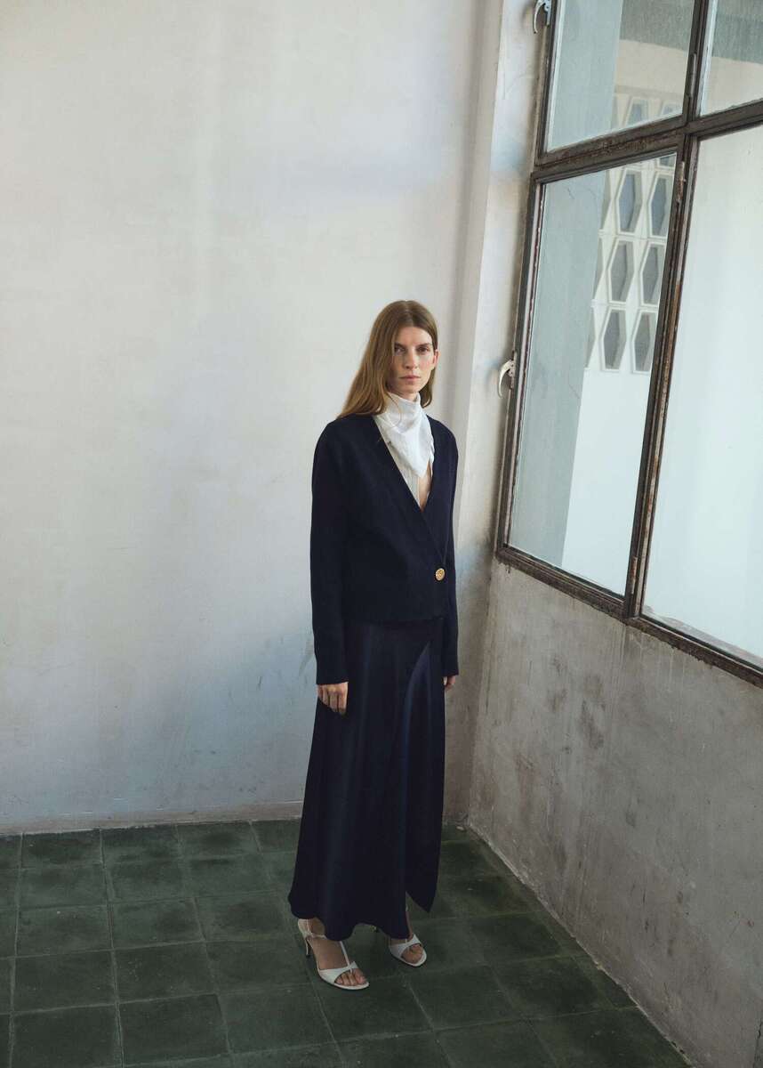 Кардиган на запахе, Mango. Источник: shop.mango.com 