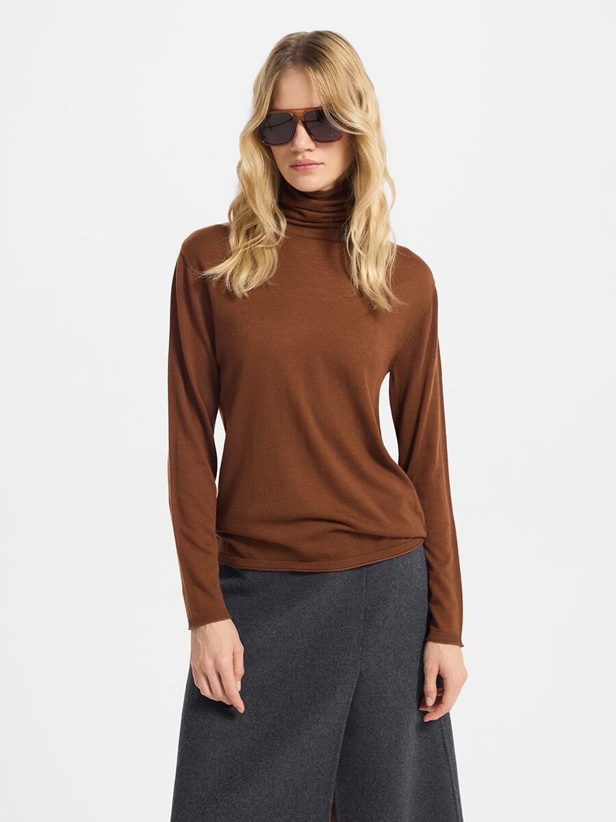 Коричневая водолазка, Love Republic. Источник: loverepublic.ru 