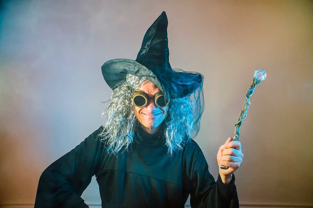 Мужчинам подойдет образ могущественного колдуна. Доброго или злого — выбирайте сами. Источник: Denis---S / Shutterstock / FOTODOM