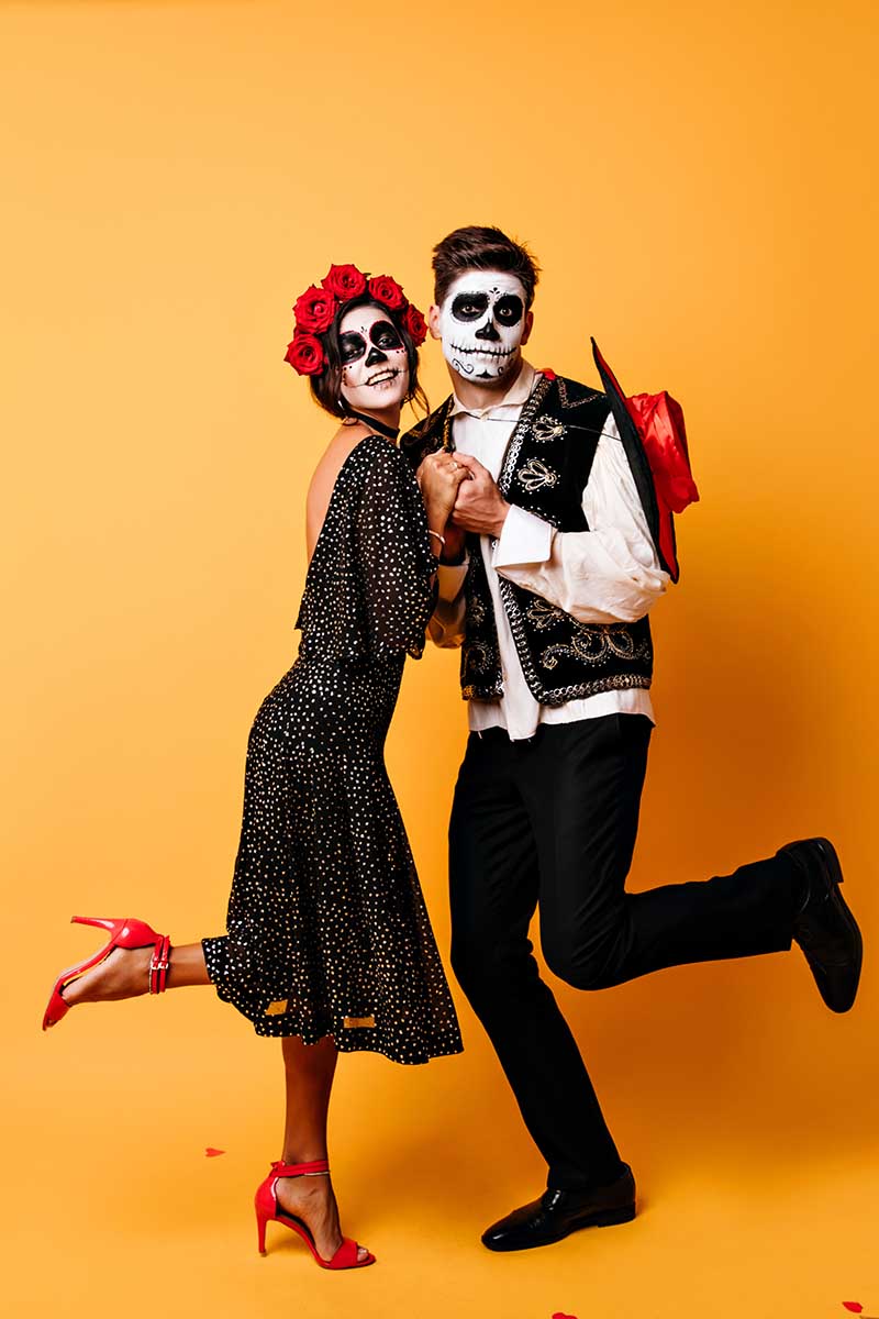 Хорошая идея для костюма — изобразить символ мексиканского Дня мертвых. Источник: Look Studio / Shutterstock / FOTODOM