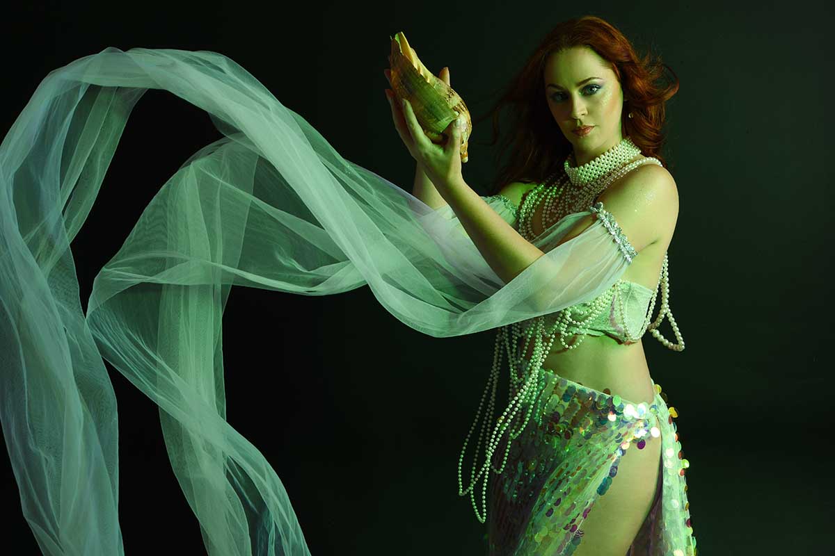 Ожерелья и браслеты из жемчуга подойдут морской русалке. Источник: faestock / Shutterstock / FOTODOM