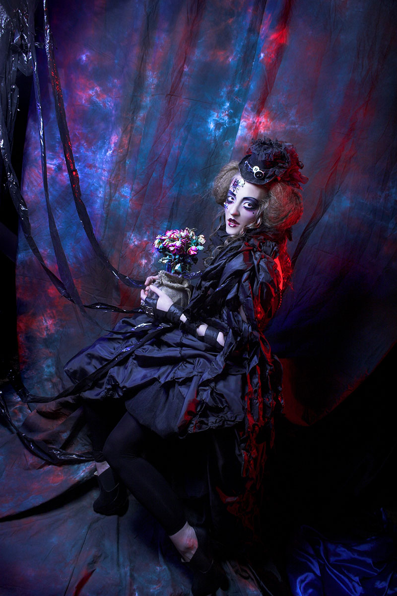 Клоуны мало кому кажутся милыми, как и большие мрачные куклы. Источник: NemesisINC / Shutterstock / FOTODOM