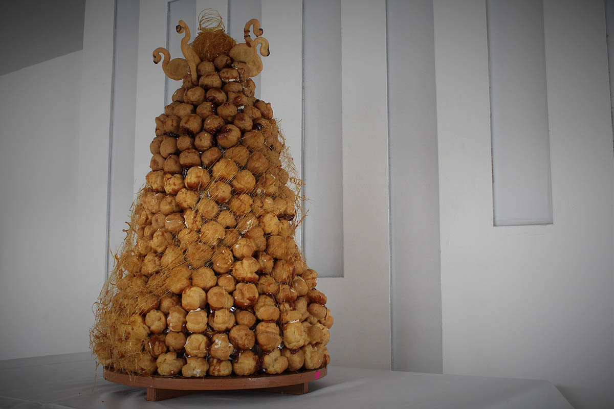 Знаменитые «родственники» «Муравейника» — французский крокембуш. Источник: Nenad Bosiocic / Shutterstock / FOTODOM  