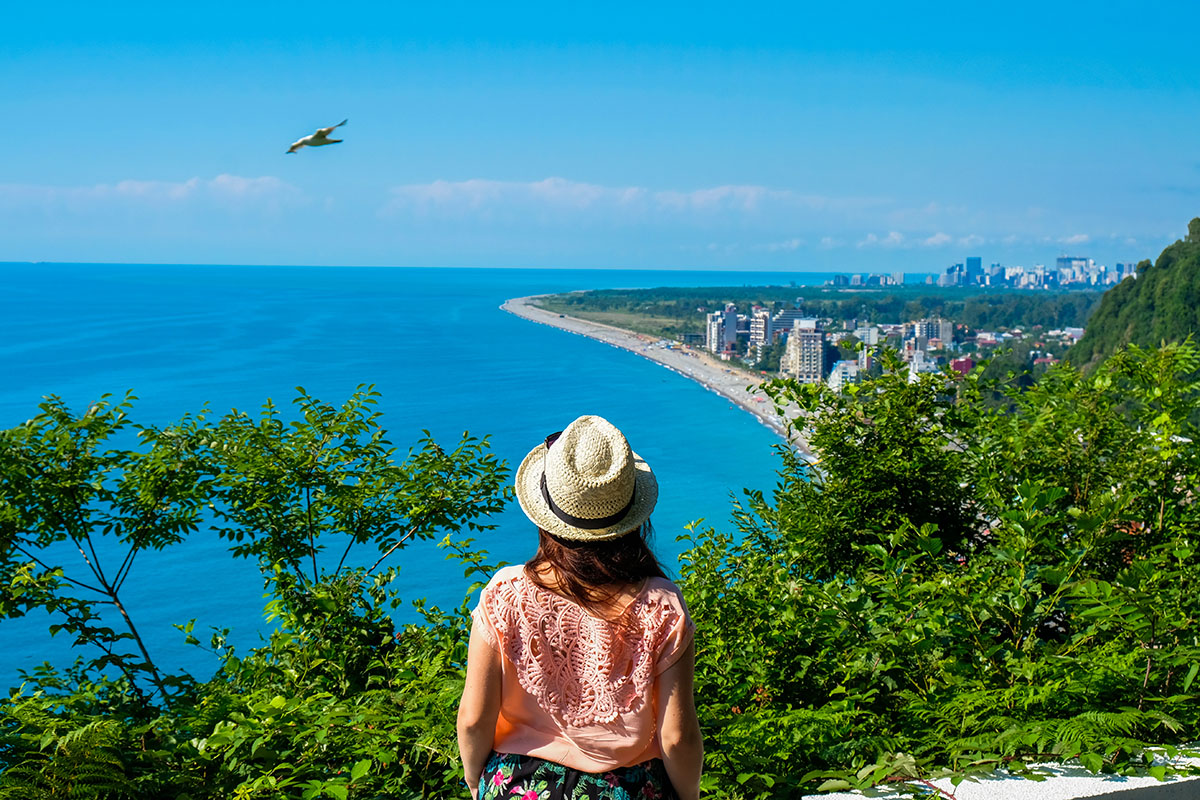 Панорама курорта Квариати. Источник: GreyBerry / Shutterstock / FOTODOM  