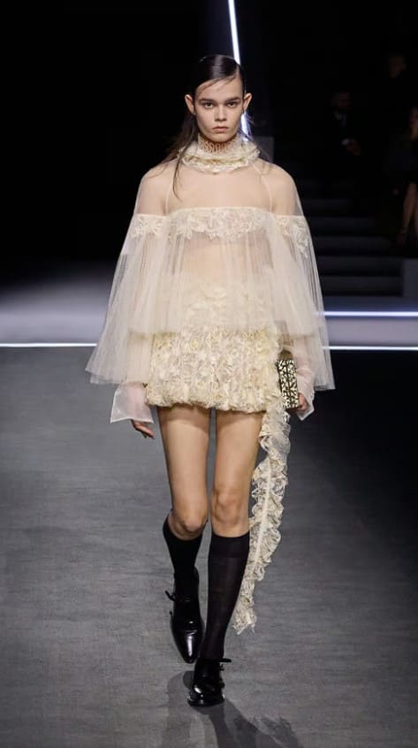 В осенней коллекции от Dior много кружев и пиратской романтики. Источник: dior.com 