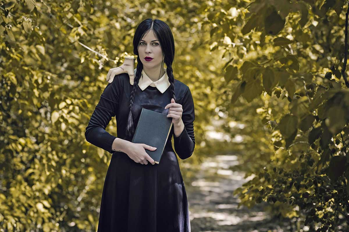 Вещь, живую руку-помощника Уэнсдей, можно купить в интернете. Источник: T.Den_Team / Shutterstock / FOTODOM