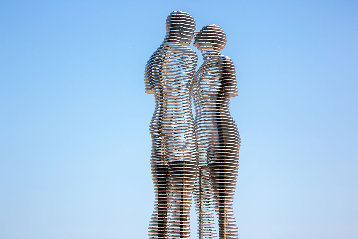 Скульптура Али и Нино. Источник: Oleg Troino / Shutterstock / FOTODOM 