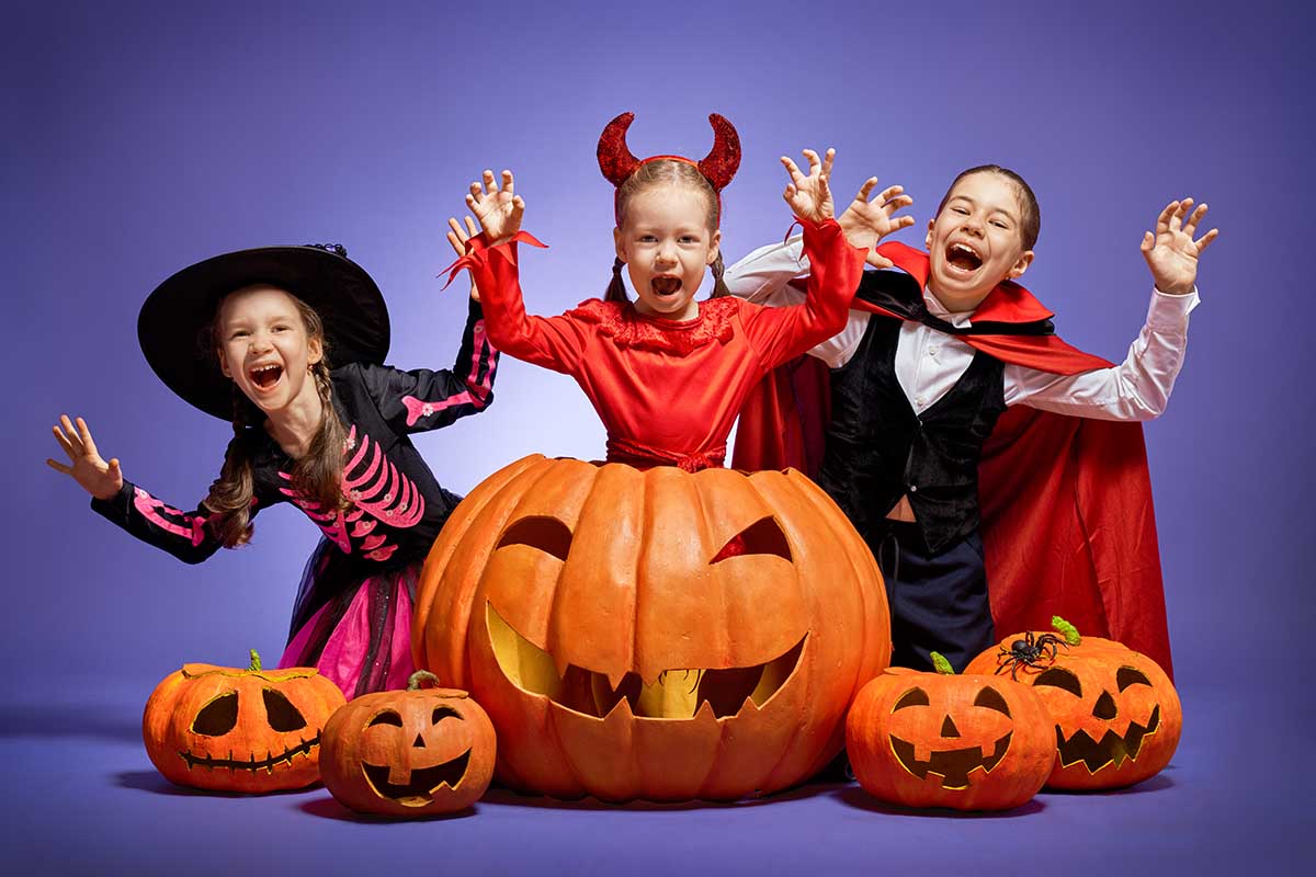 Детские костюмы на Хеллоуин бывают очень милыми и совсем не страшными. Источник: Yuganov Konstantin / Shutterstock / FOTODOM