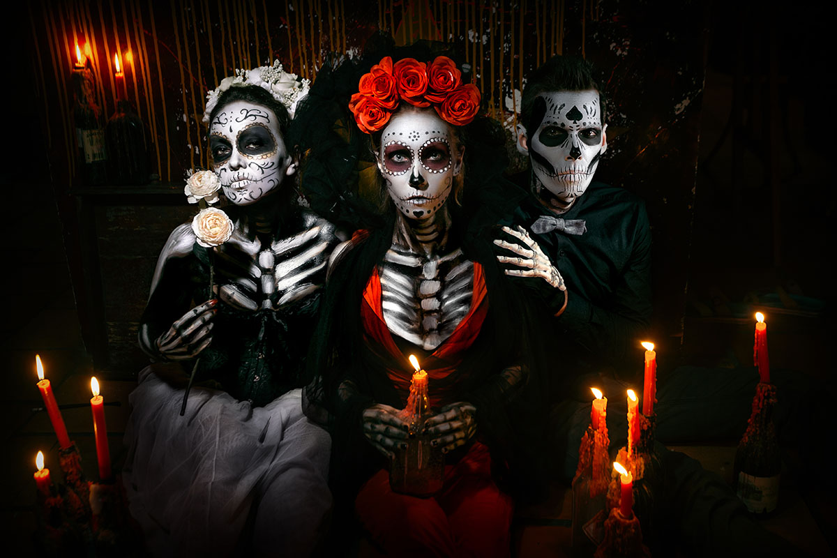 Хорошая идея для костюма — изобразить символ мексиканского Дня мертвых. Источник: Wallenrock / Shutterstock / FOTODOM