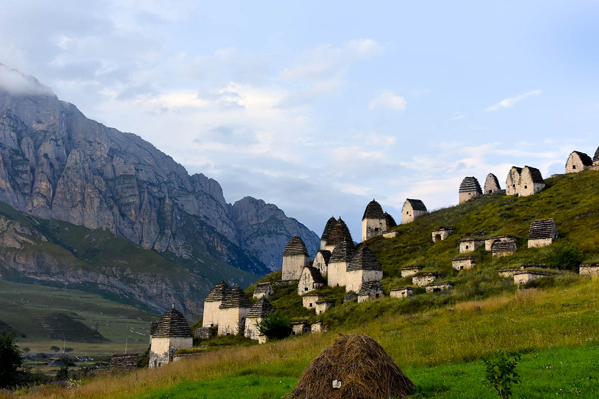 Даргавс — «город мертвых». Источник: olegmorgun1311 / Shutterstock / FOTODOM