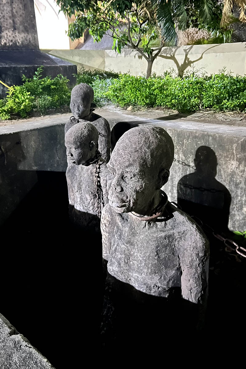 На площади — мемориал, посвященный страшным временам рабства. Источник: личный архив Марии Аккужиной