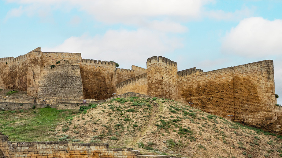 Дербентская крепость. Источник: cbr.ru