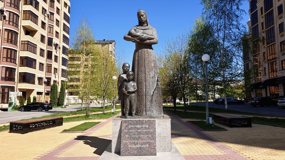 Памятник Матери. Источник: cbr.ru