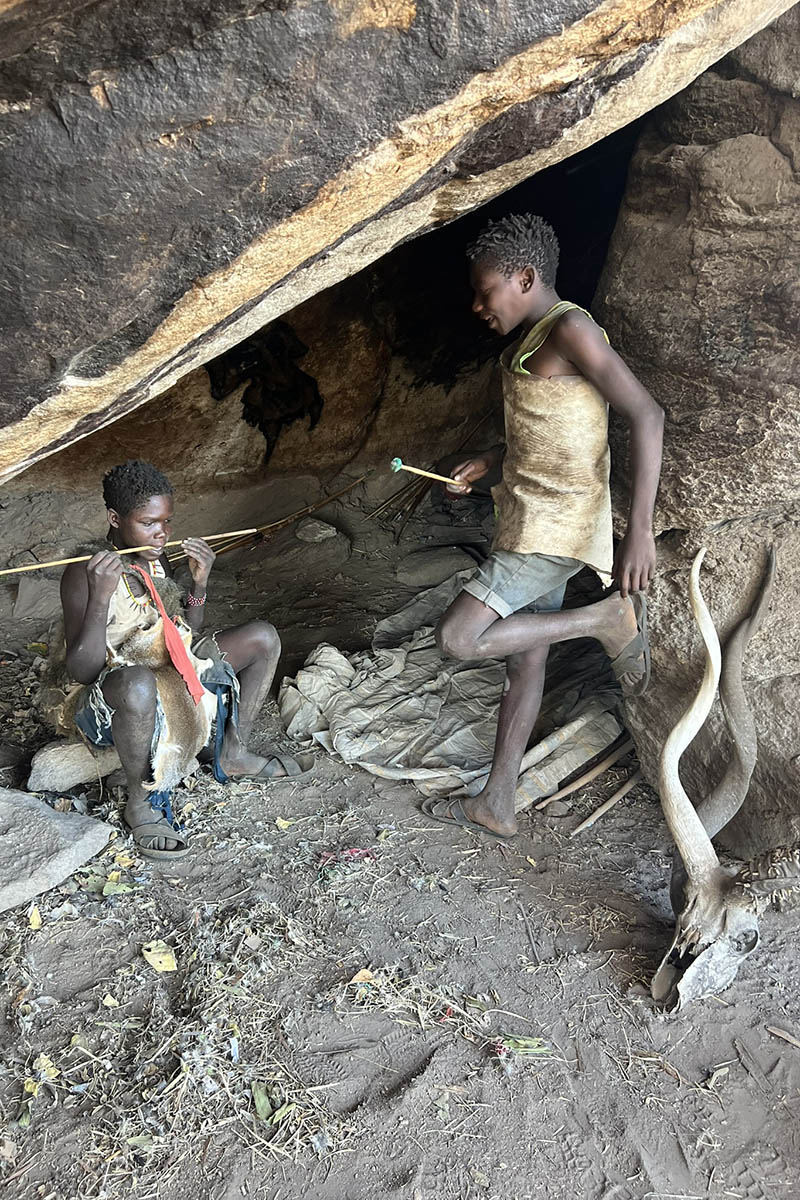 Вся жизнь хадзабе построена вокруг охоты. Источник: личный архив Марии Аккужиной