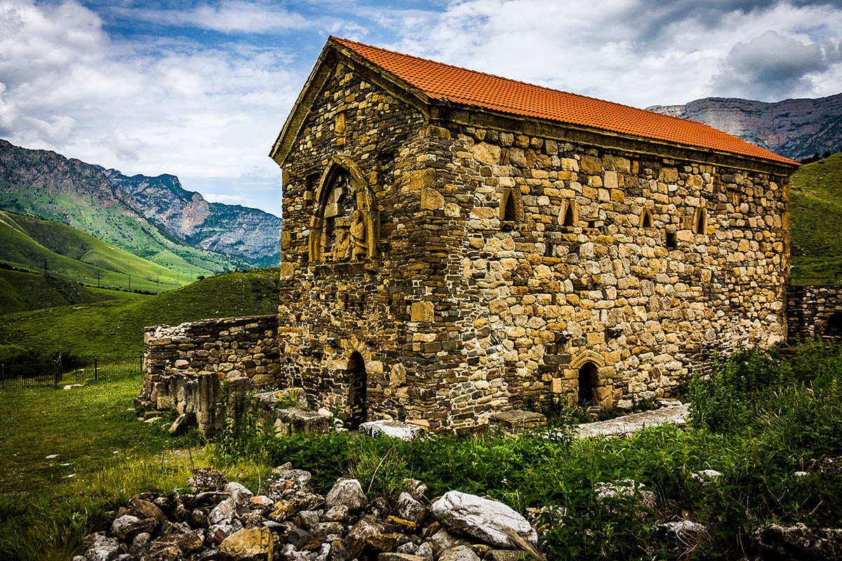 Средневековый христианский храм Тхаба-Ерды. Источник: Denis Glagazin / Shutterstock / FOTODOM