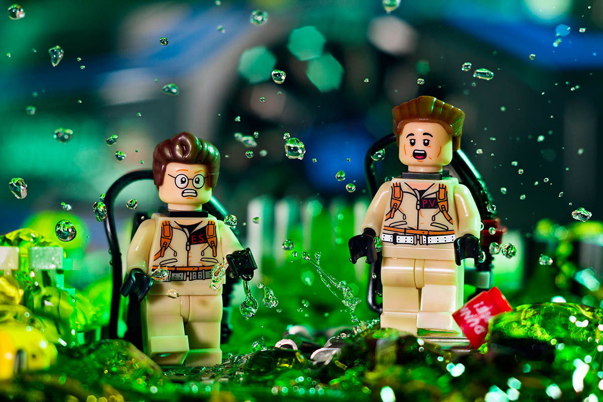 Фигурки охотников за привидениями Игона Спенглера и Питера Венкмана. Источник: Scifier / Shutterstock / FOTODOM