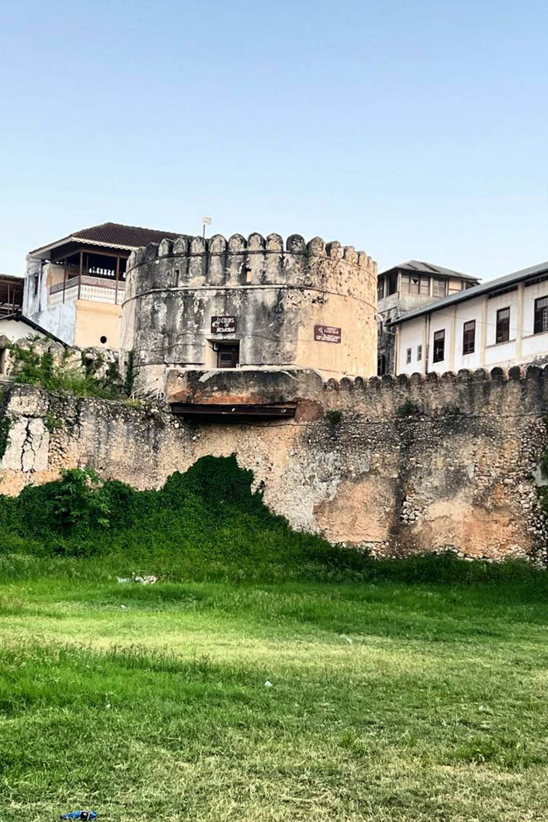 Старый форт построен в конце XVII века по распоряжению оманских султанов для защиты острова от португальцев. Источник: личный архив Марии Аккужиной