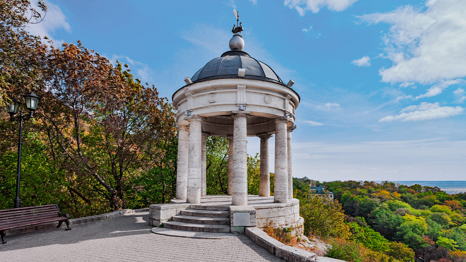 Беседка «Эолова арфа». Источник: cbr.ru