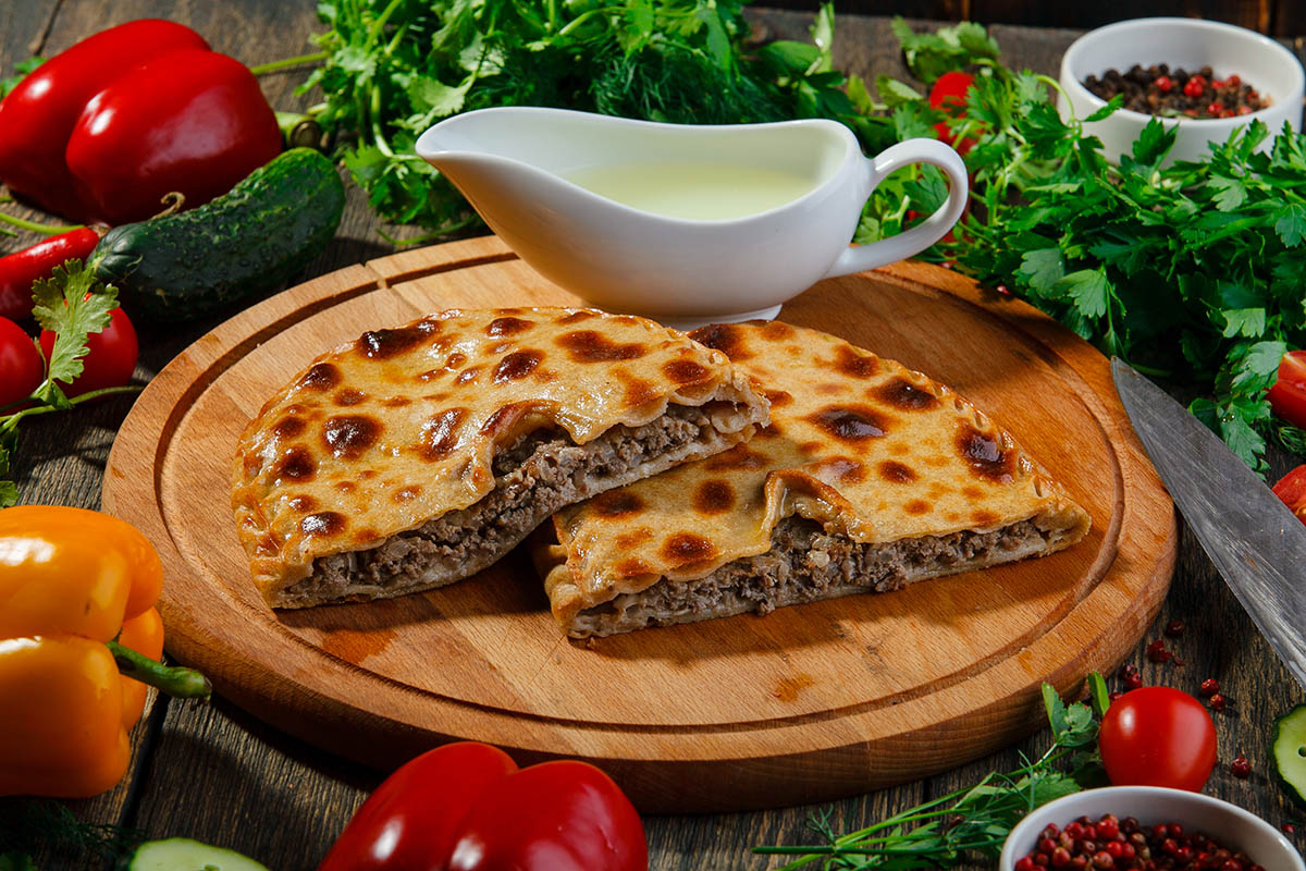 Дагестанское чуду с мясом. Источник: Nazim Teymurov / Shutterstock / FOTODOM