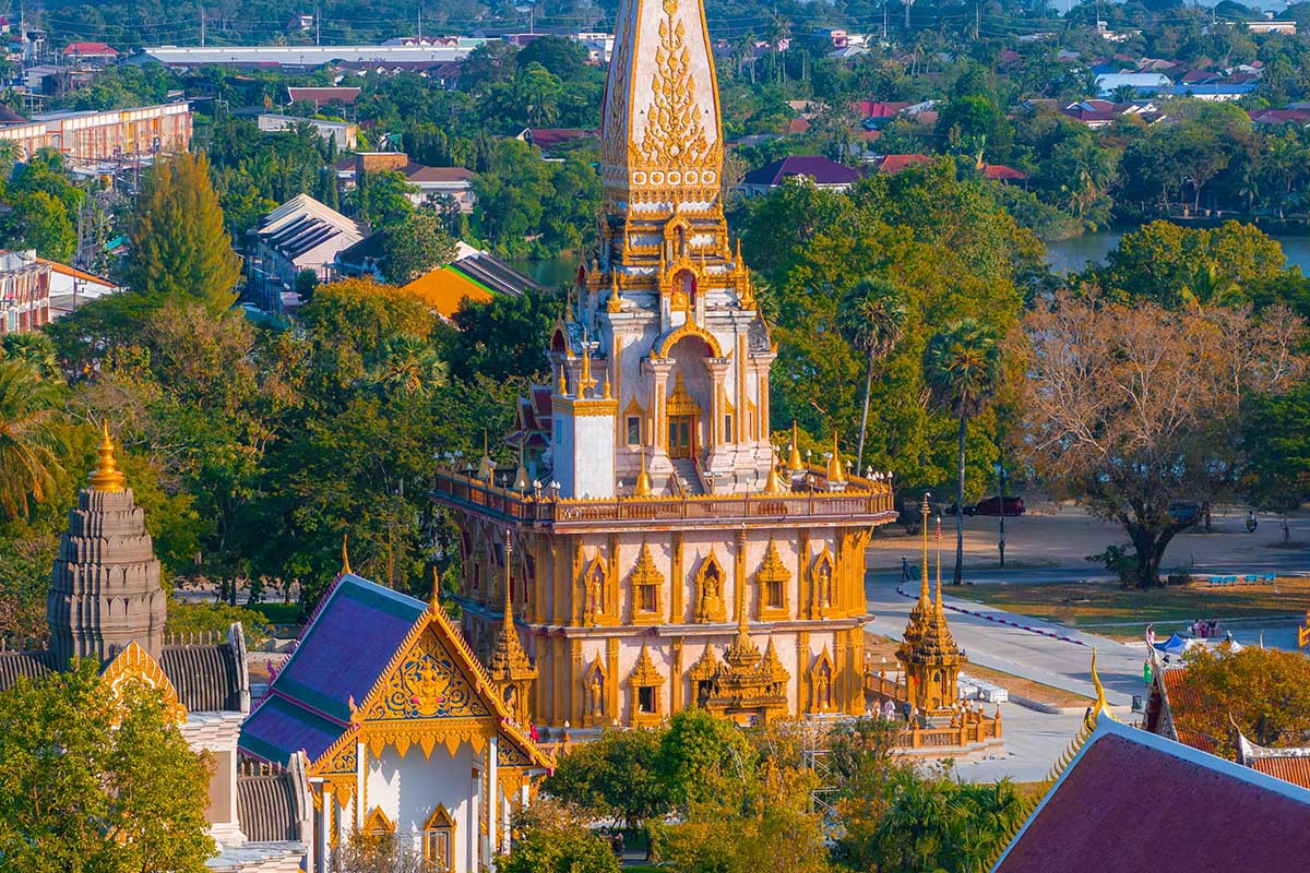 Храмовый комплекс Ват Чалонг. Источник:  / Shutterstock / FOTODOM