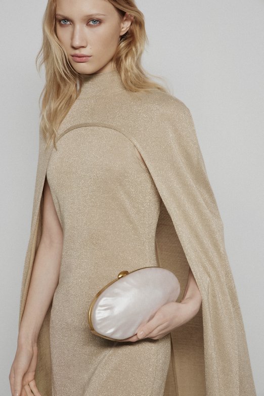 Выбирайте красные, оранжевые, золотые оттенки. Источник: limestore.com