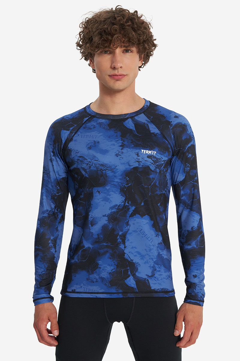 Термобелье Termit с ярким принтом из эластичной ткани облегает фигуру, но не сковывает движения. Источник: sportmaster.ru