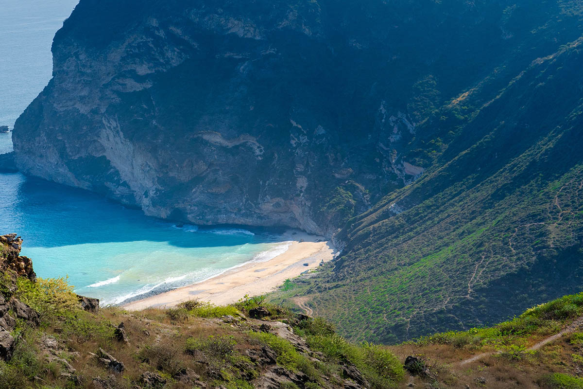 Вид на дикий пляж Фазая. Источник: SLSK Photography / Shutterstock / FOTODOM