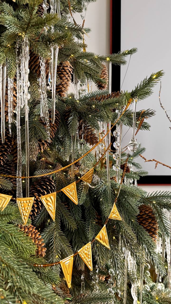 Примеры, как красиво украсить елку. Источник: t.me/kudri_v_oblaka/2545