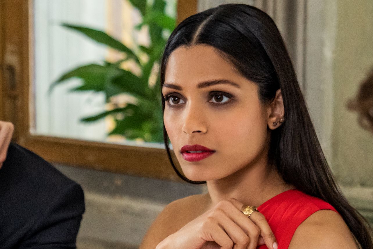 Фрида Пинто. Источник: кадр из фильма «Любовь. Свадьба. Повторить» (2019) / Netflix