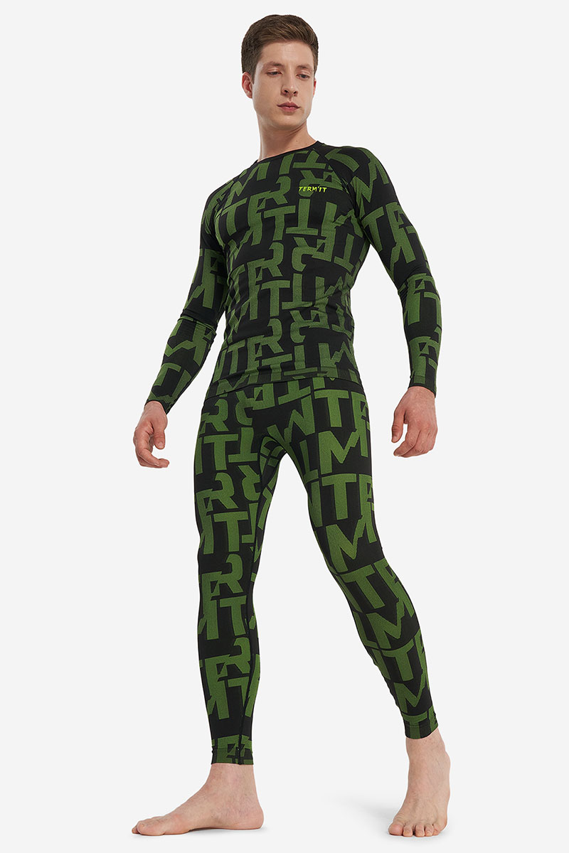 Термобелье Termit с ярким принтом из эластичной ткани облегает фигуру, но не сковывает движения. Источник: sportmaster.ru