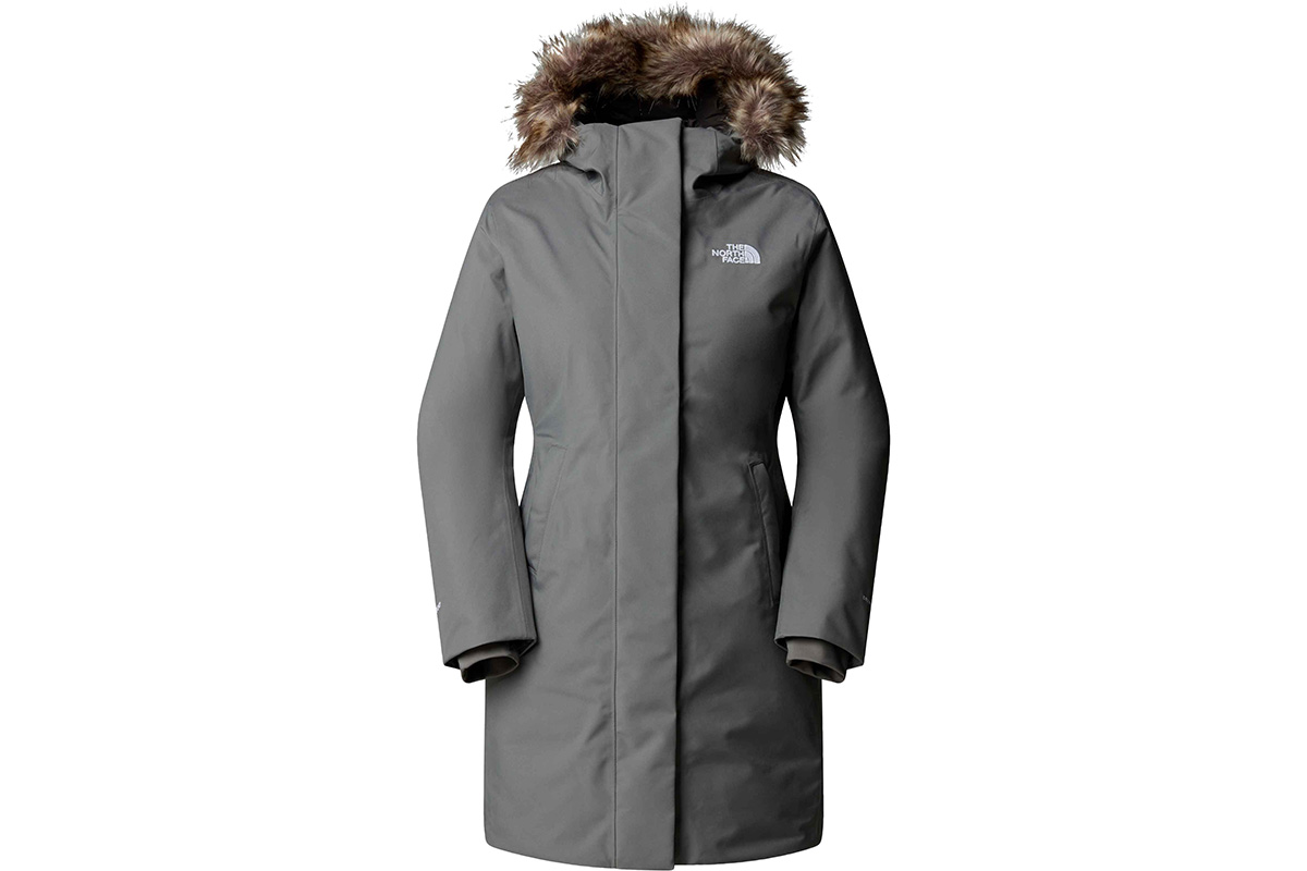 Классическая зимняя парка с натуральным пухом. Источник: sport-marafon.ru