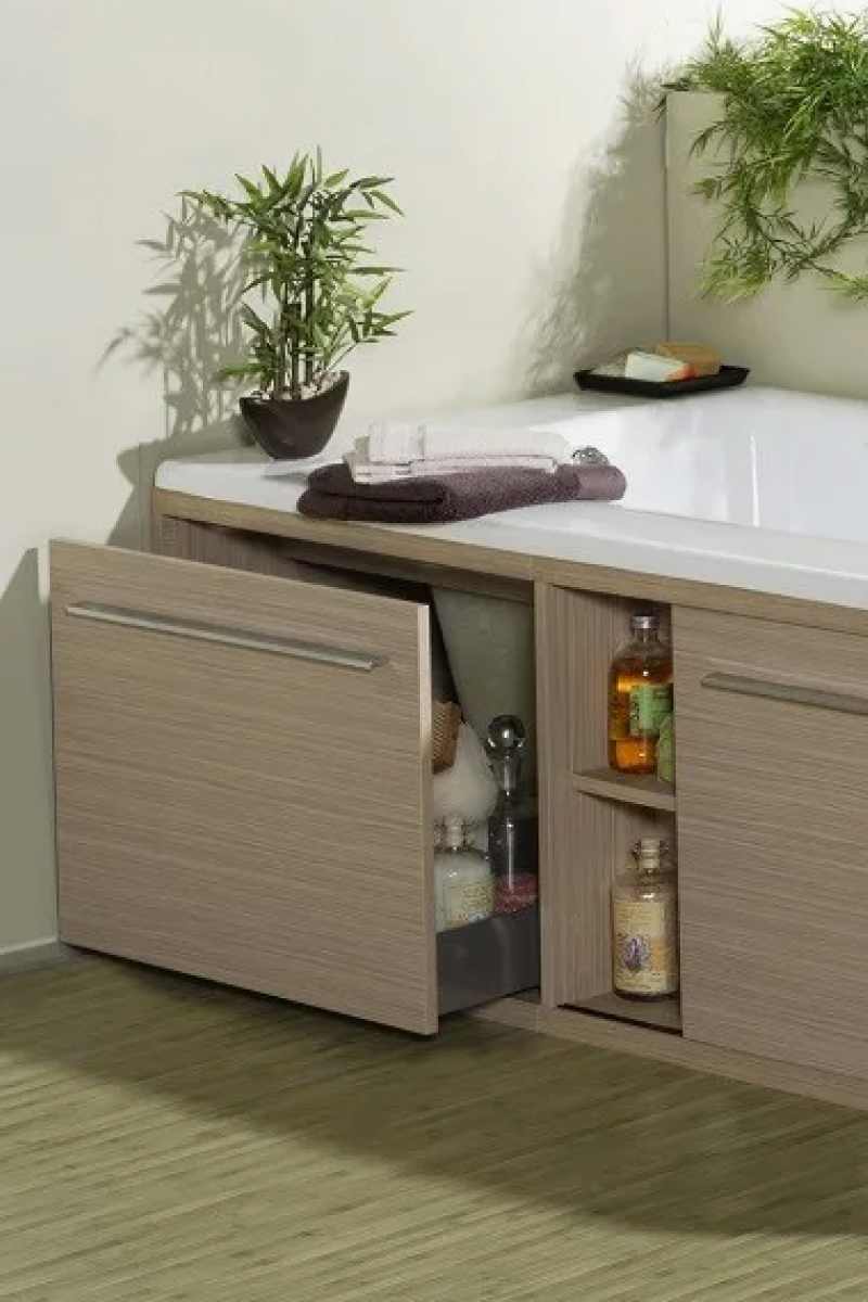 Практично обустройте пространство под ванной. Источник: студия дизайна Rerooms