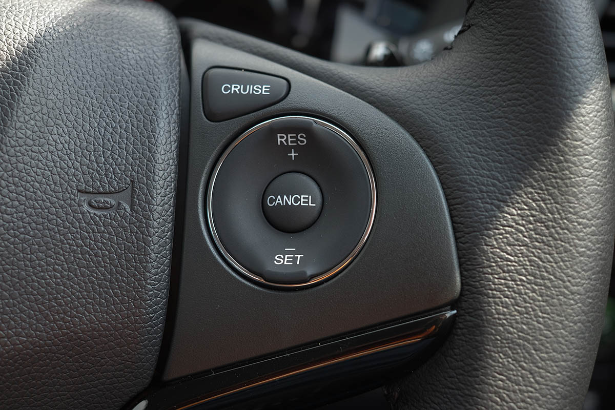 Значок на руле может выглядеть так. Источник: Azami Adiputera / Shutterstock / FOTODOM