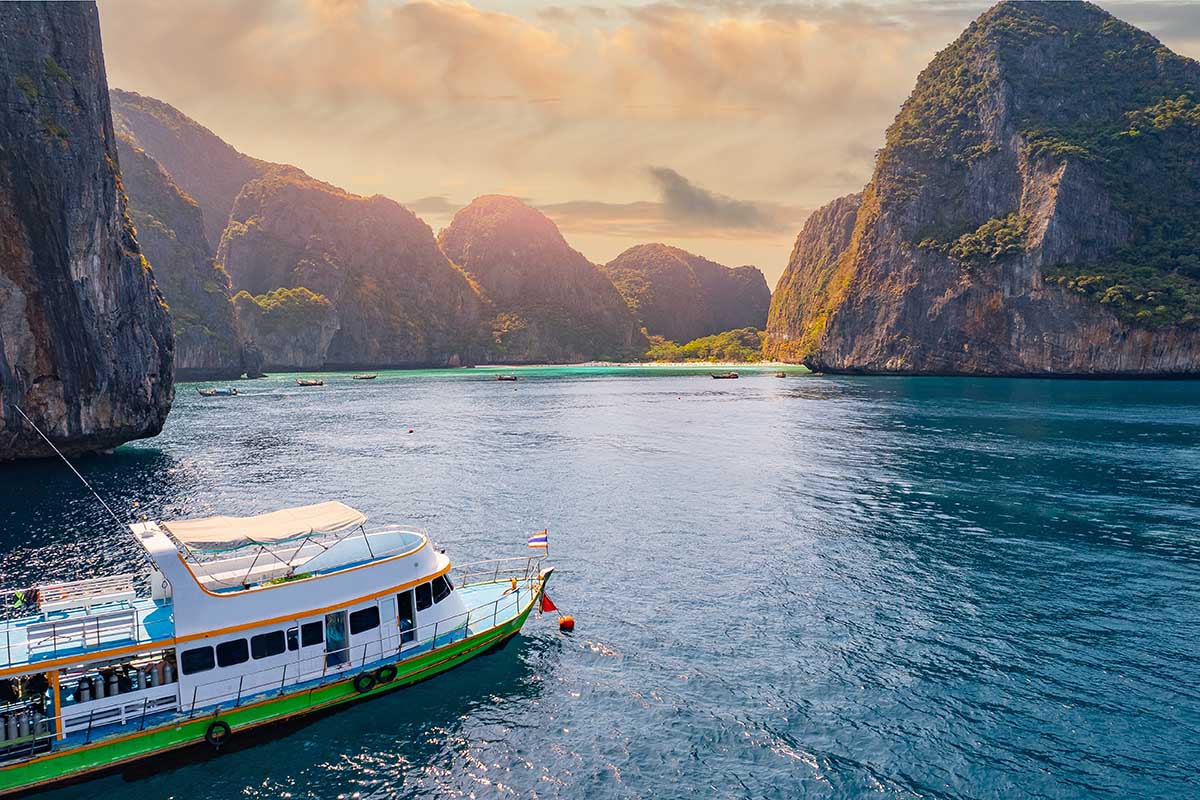 Майя Бэй. Источник: Parilov / Shutterstock / FOTODOM