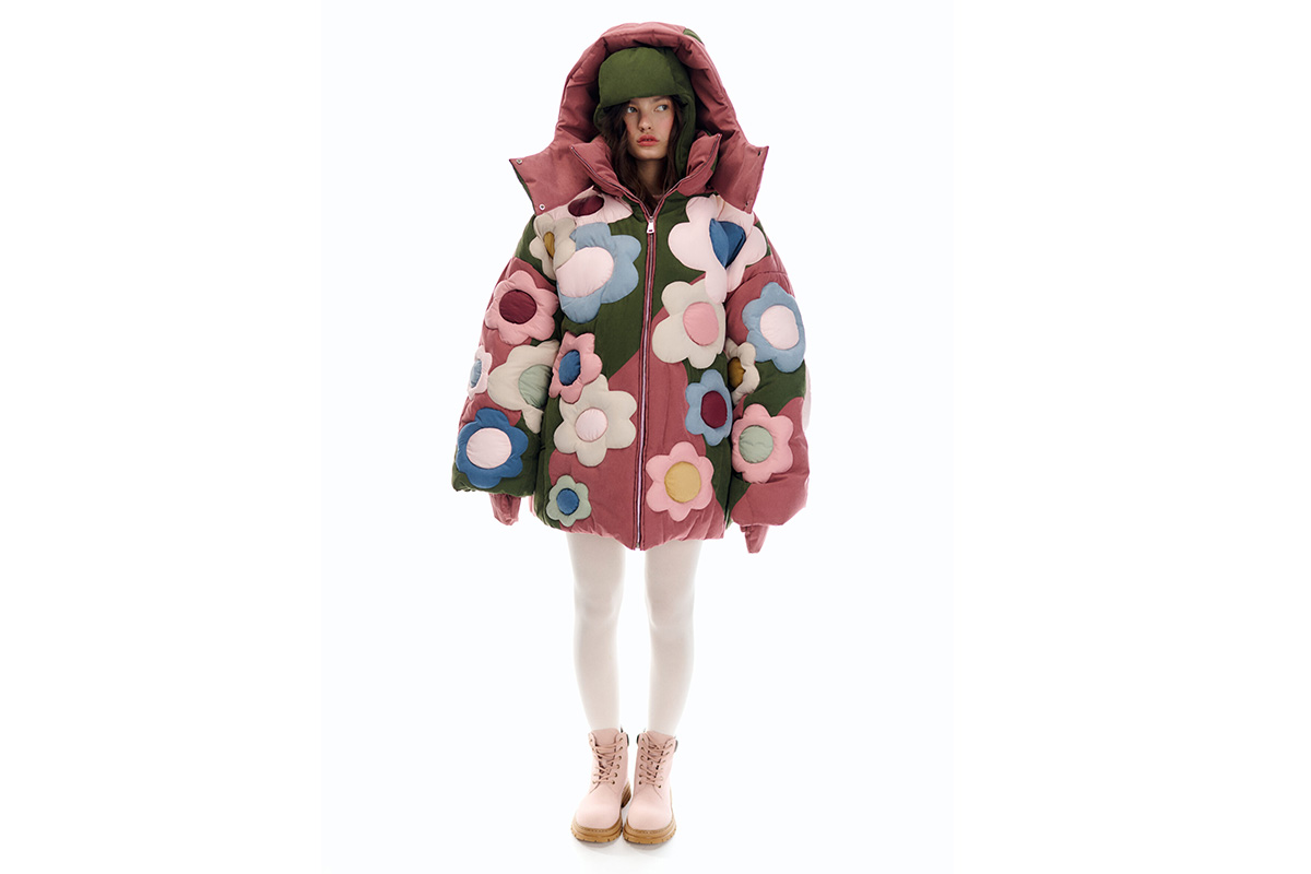 В таком пуховике не получится затеряться в толпе. Источник: commode-shop.ru