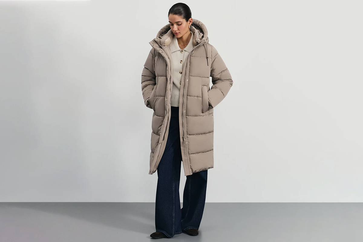 Классический женский пуховик нейтрального цвета. Источник: zarina.ru