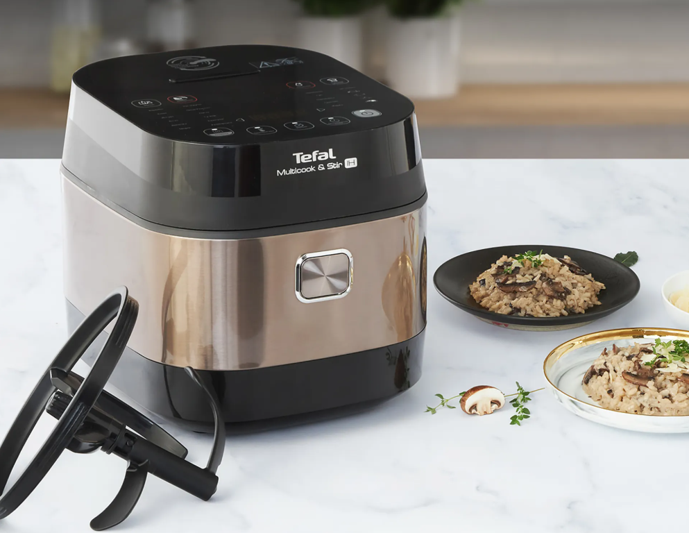 Мультиварка Tefal Multicook & Stir RK905A32 выглядит стильно и умеет перемешивать еду. Источник: tefal.ru