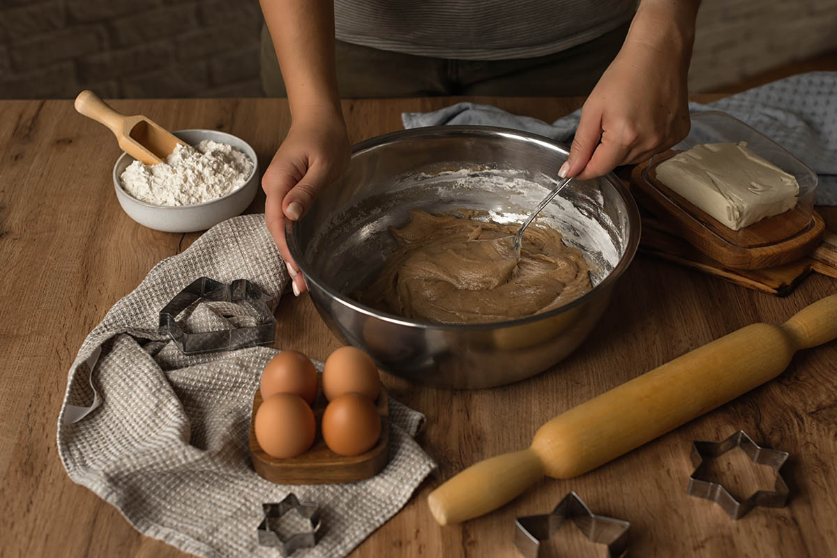 Полежавшее в холодильнике тесто пластичное и легко раскатывается. Источник: Burnosova Sveta / Shutterstock / FOTODOM