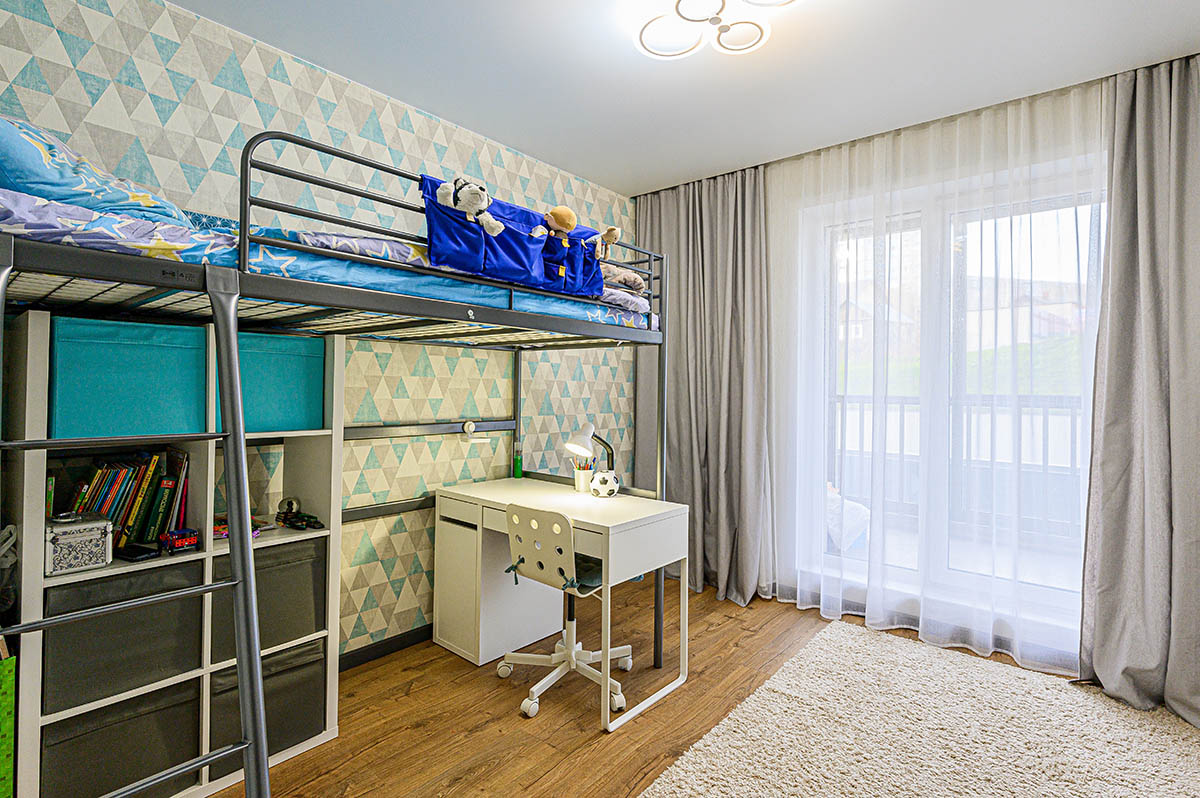  «Чердак» создает уютное приватное гнездышко, а пространство под ним можно оформить как угодно. Источник: evgeniykleymenov / Shutterstock / FOTODOM 