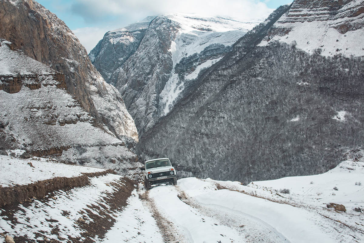 «Нива» проедет там, где остановятся другие. Источник: Azar Kazimov/ Shutterstock / FOTODOM