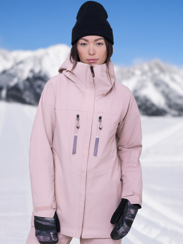 Супертехнологичная сноубордическая куртка Gore-Tex Skyline. Мембрана соответствует требованиям экологического стандарта Bluesign. Цена: от 28 499 ₽. Источник: sportmaster.ru